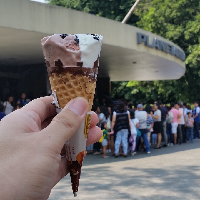 ice cream while waiting