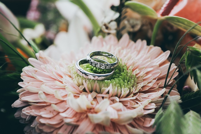 wedding rings on flowers